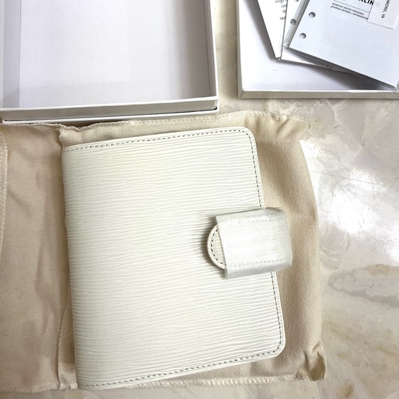 Cloth & Paper Leather Contoured Pocket Size Planner - Picture 5 of 11